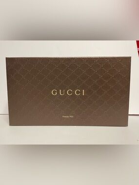 Gucci empty shoe storage Brown Box with Gold Logo Center